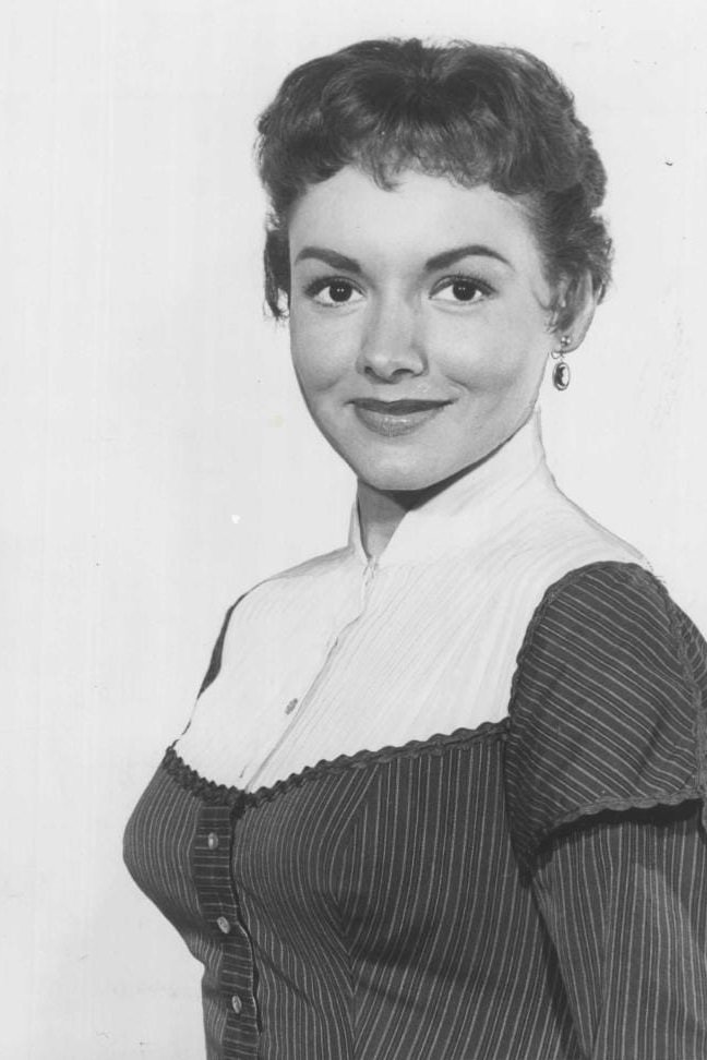 Jil Jarmyn - Julia (uncredited)