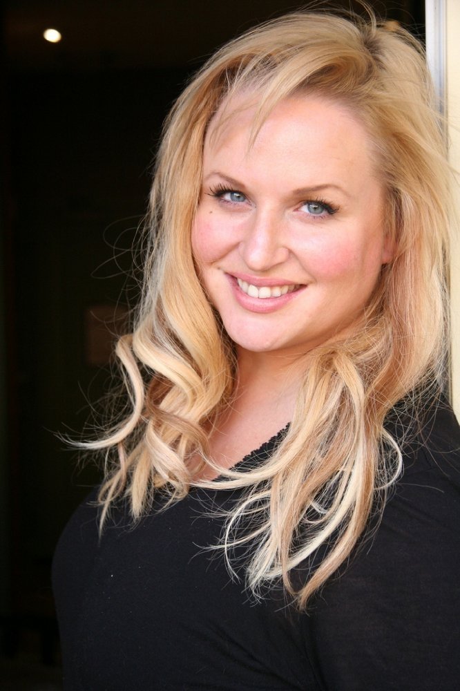 April Telek - Donna