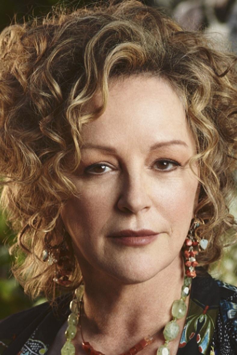 Bonnie Bedelia - Aunt Helen