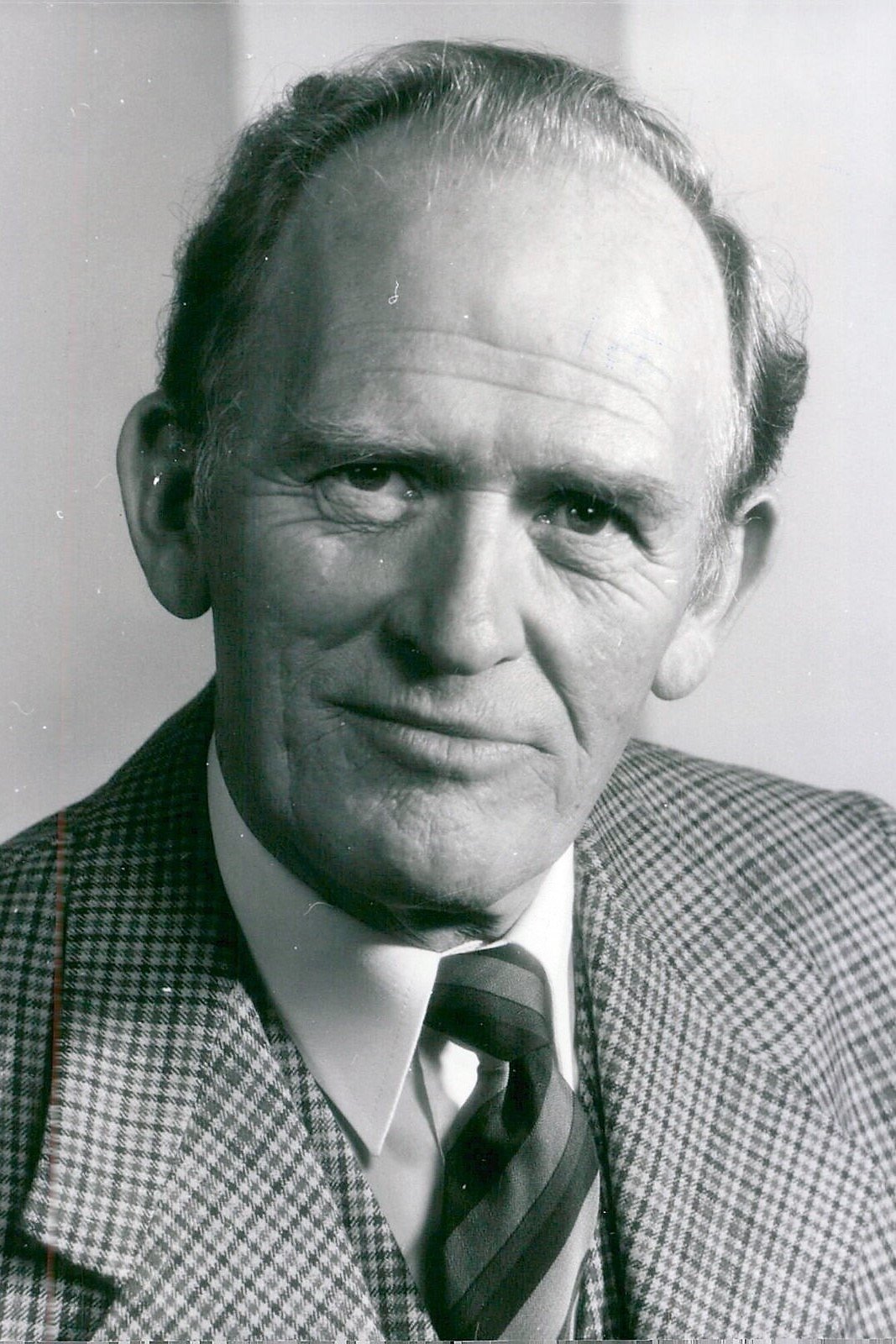 Gordon Jackson - MacDonald 'Intelligence'