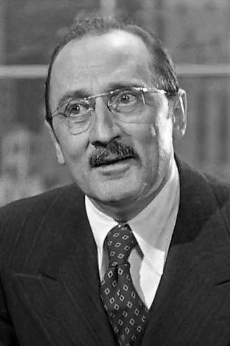 Jean Del Val - Police Officer (uncredited)
