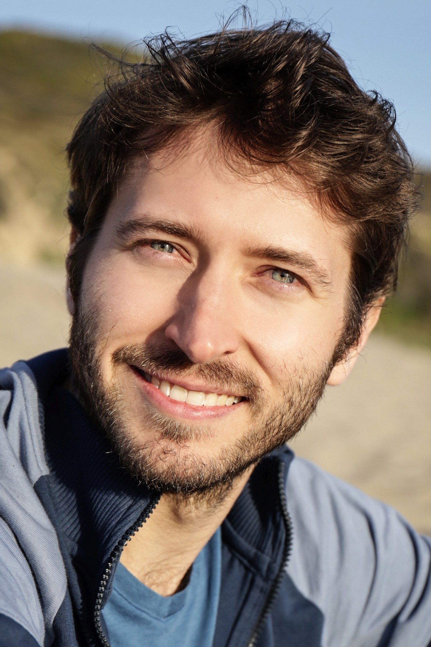 MacLeod Andrews - Roger Macassi