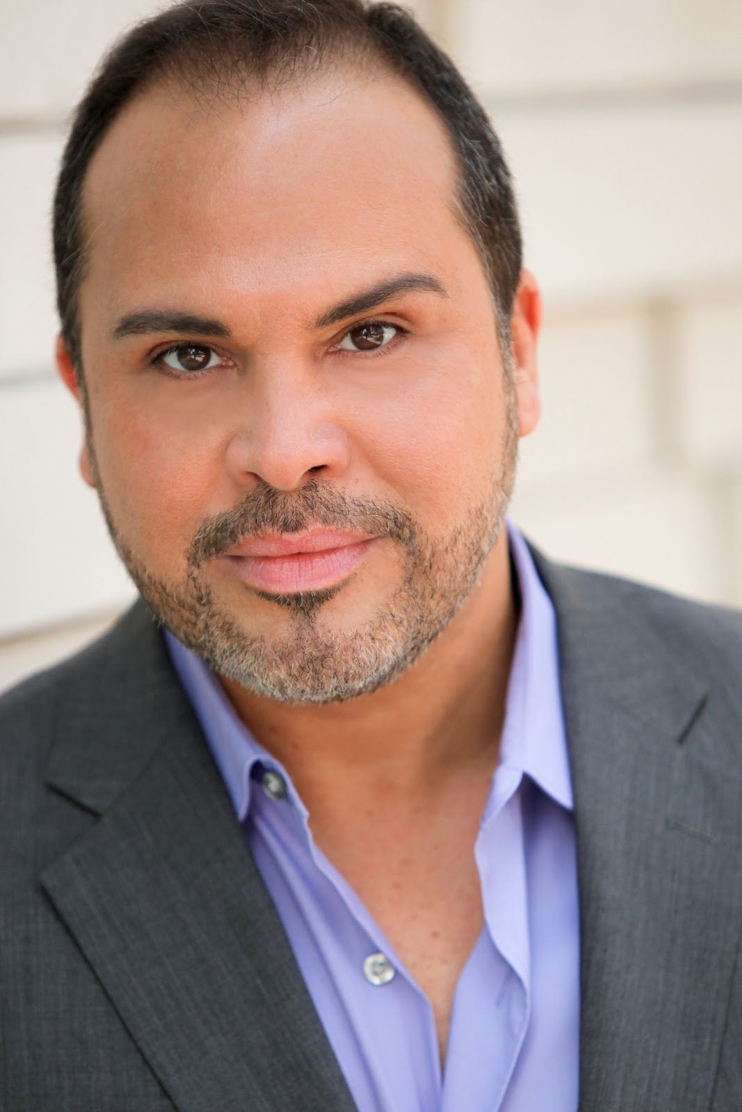 Eliseo Román - Singer