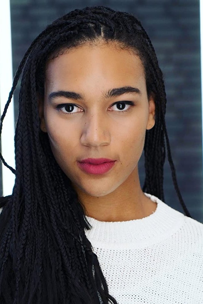 Marie Mouroum - Dora Milaje (uncredited)