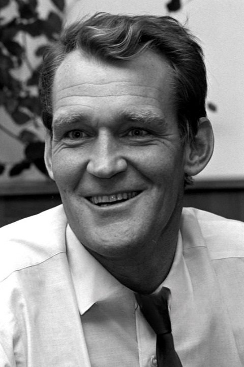 Patrick Allen - Detective Pearson