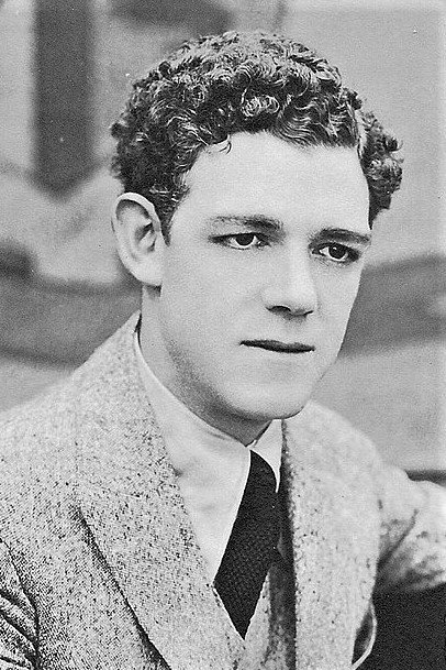 Albert Austin - Car Thief / Man in Shelter (uncredited)