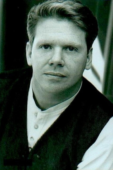 Jim Lavin - Arresting FBI Officer (uncredited)