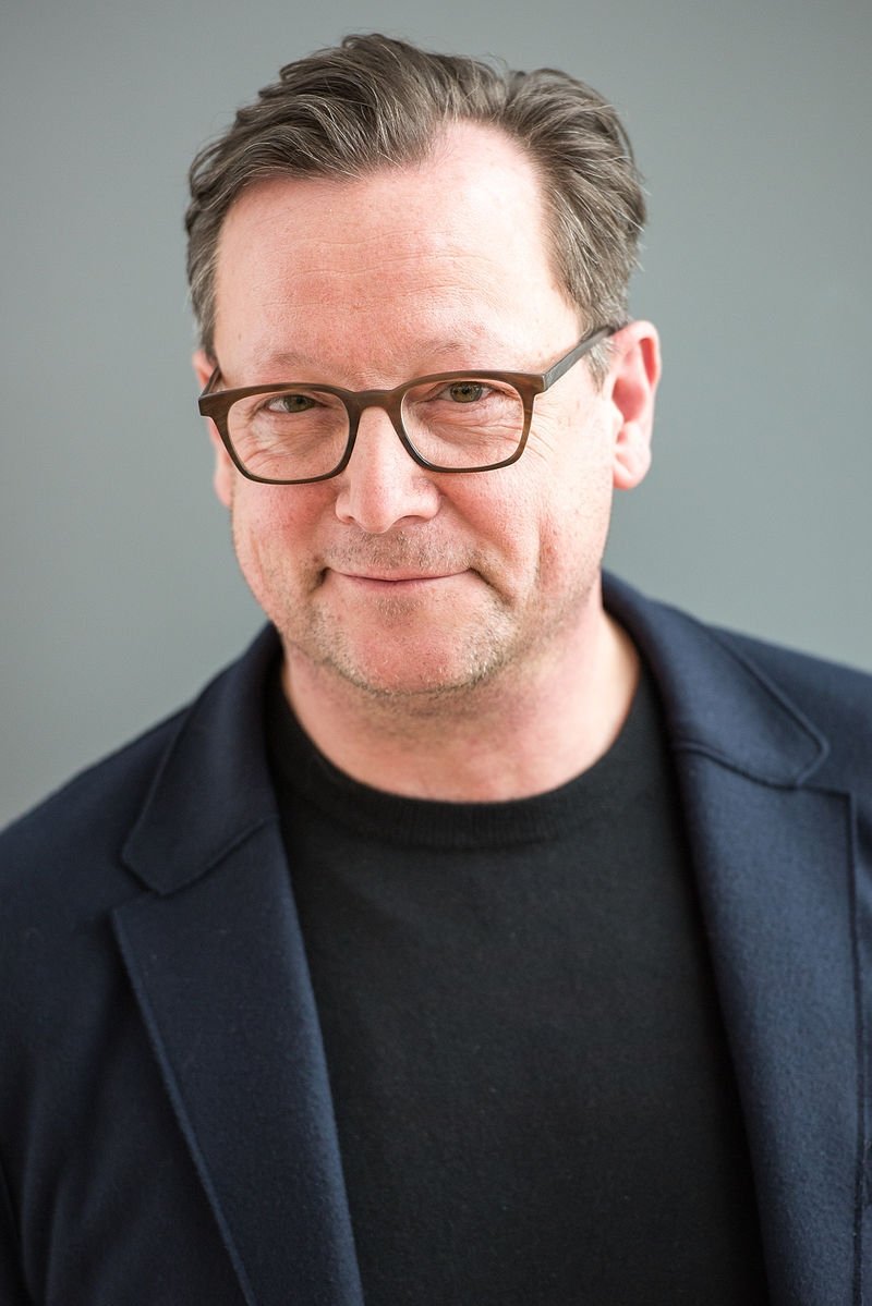 Matthias Brandt - Narrator (voice)