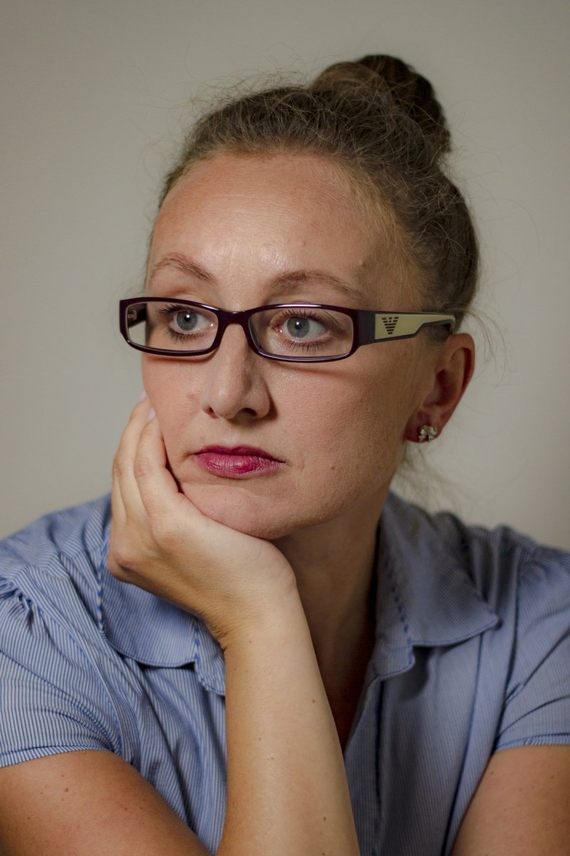 Iva Šindelková - Postwoman (uncredited)