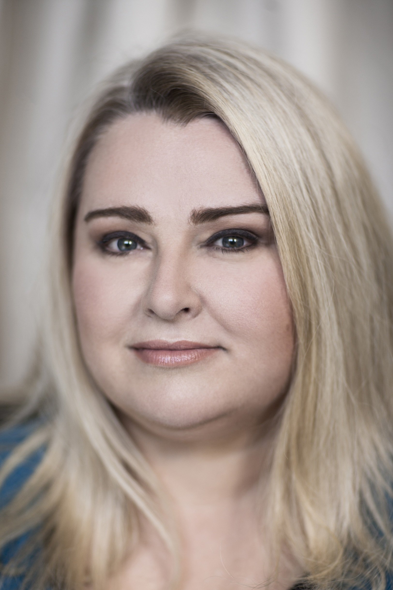 Lara Mulcahy - Party Dancer