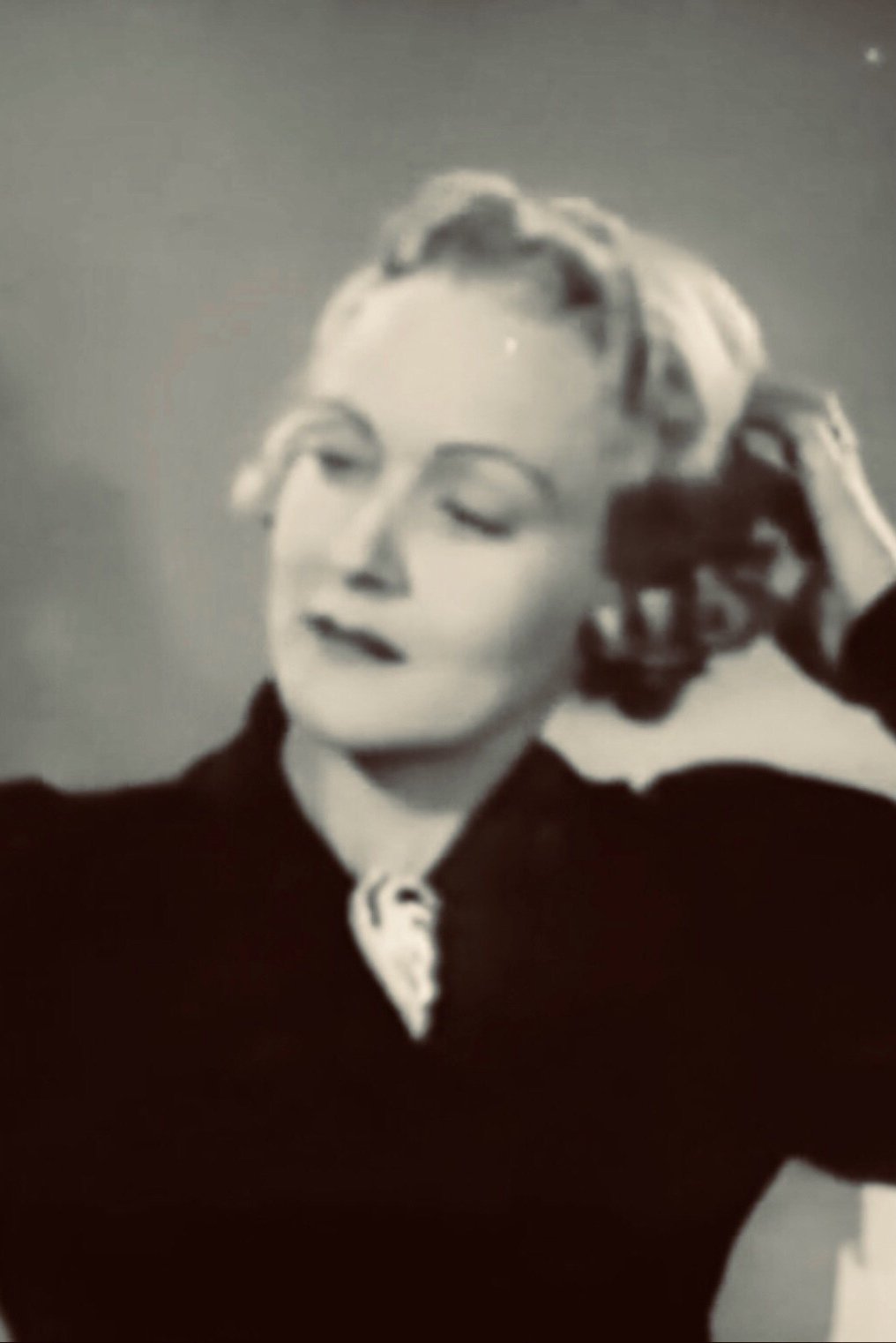 Florence Dudley - Party Guest (uncredited)