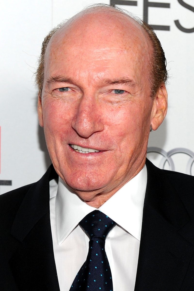 Ed Lauter - Police Captain Quiggle (uncredited)