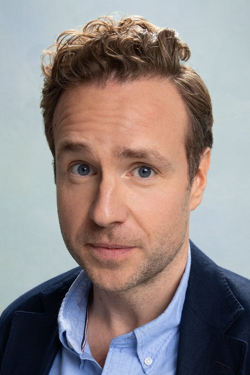 Rafe Spall - Tommy Champan