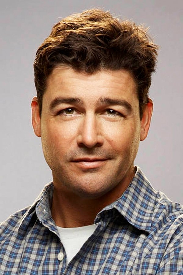 Kyle Chandler - Peter