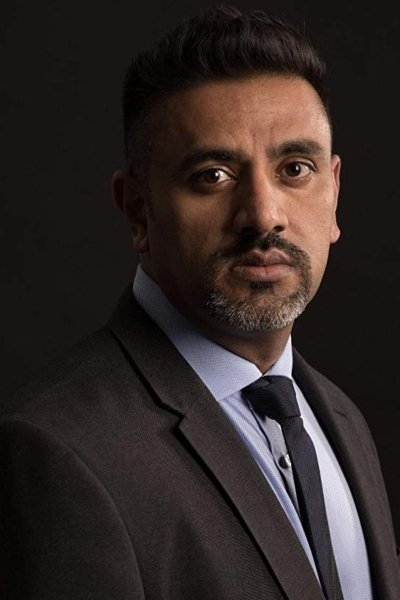 Hiten Patel - Haatim City Guard (uncredited)
