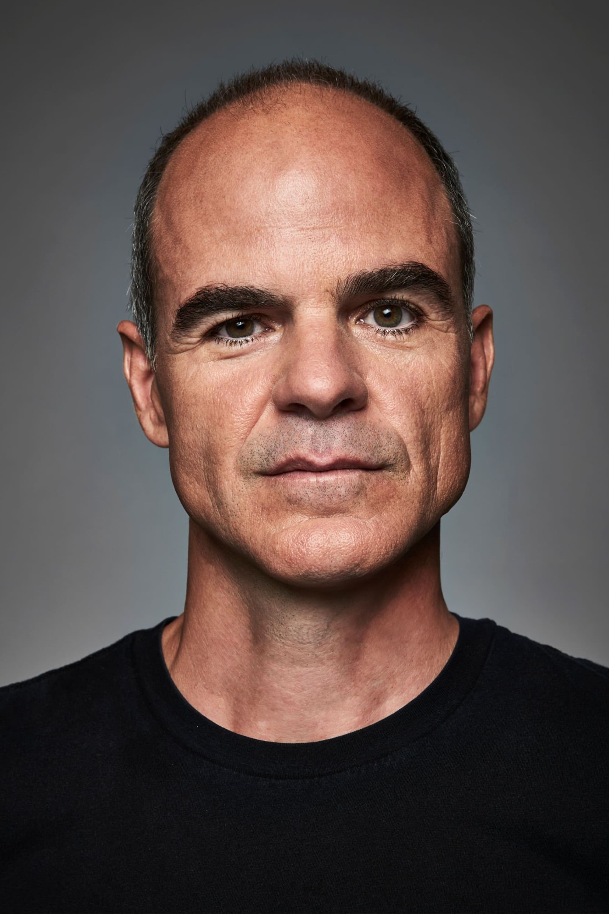 Michael Kelly - Detective Lester Ybarra