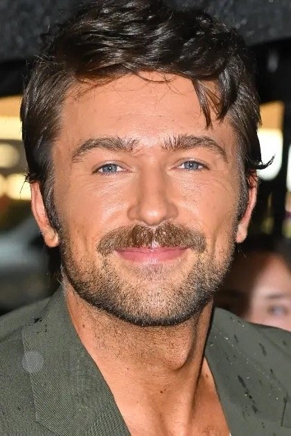 Brandon Sklenar - George 'Tex' Gay
