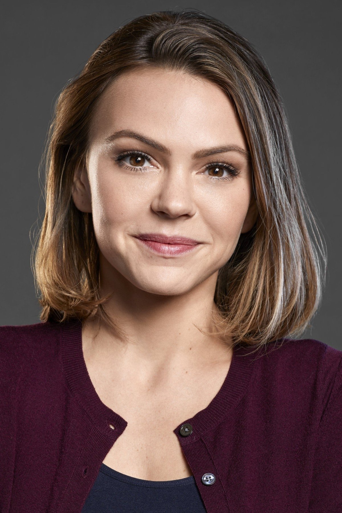 Aimee Teegarden - Elle Shepard