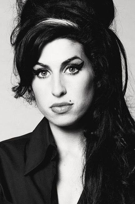 Amy Winehouse - Self (archive footage)