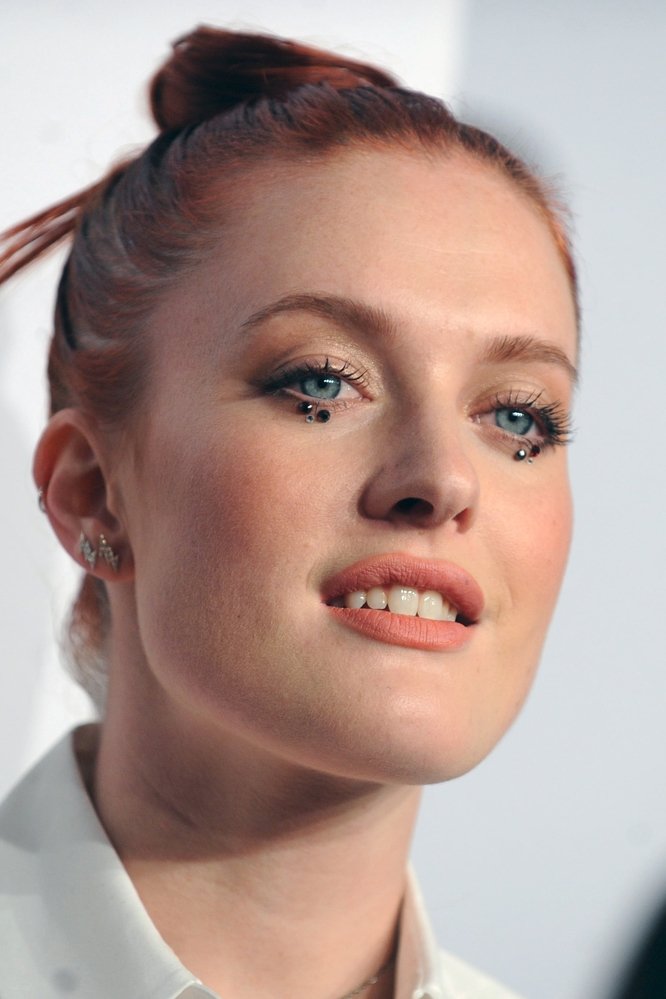 Caroline Hjelt - Chenille (voice)