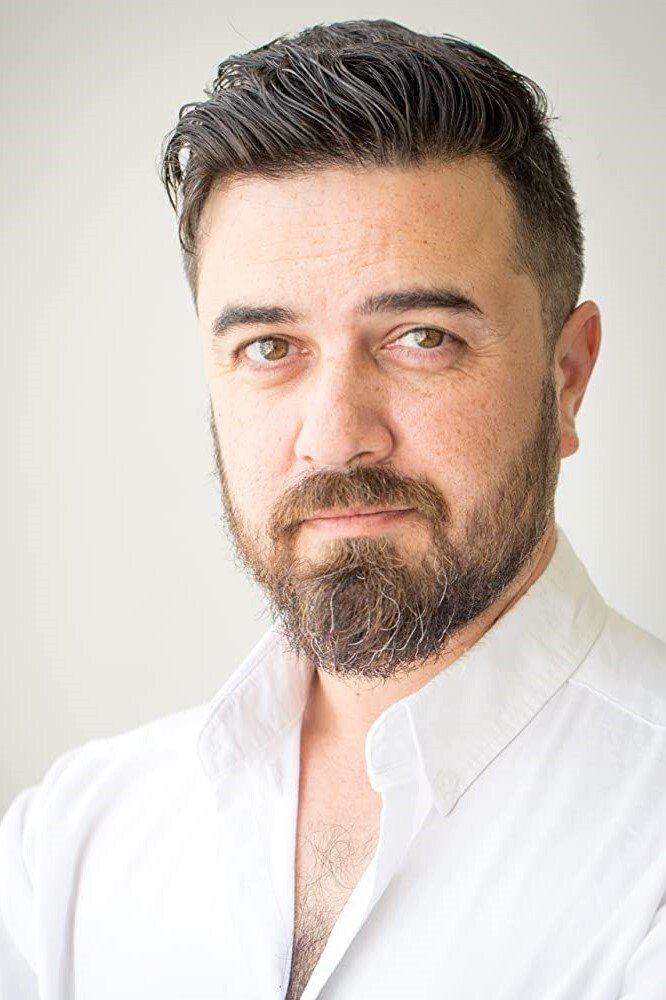 Alexander Hathaway - Comic Book Store Manager (uncredited)