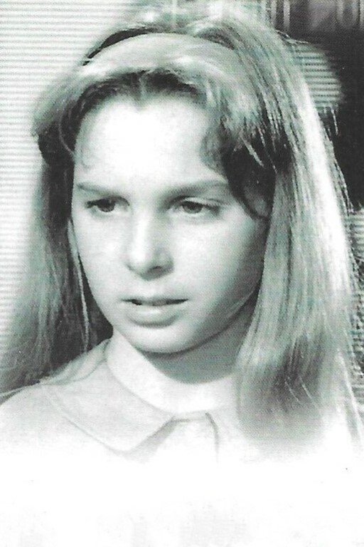 Shari Lee Bernath - Little Girl (uncredited)