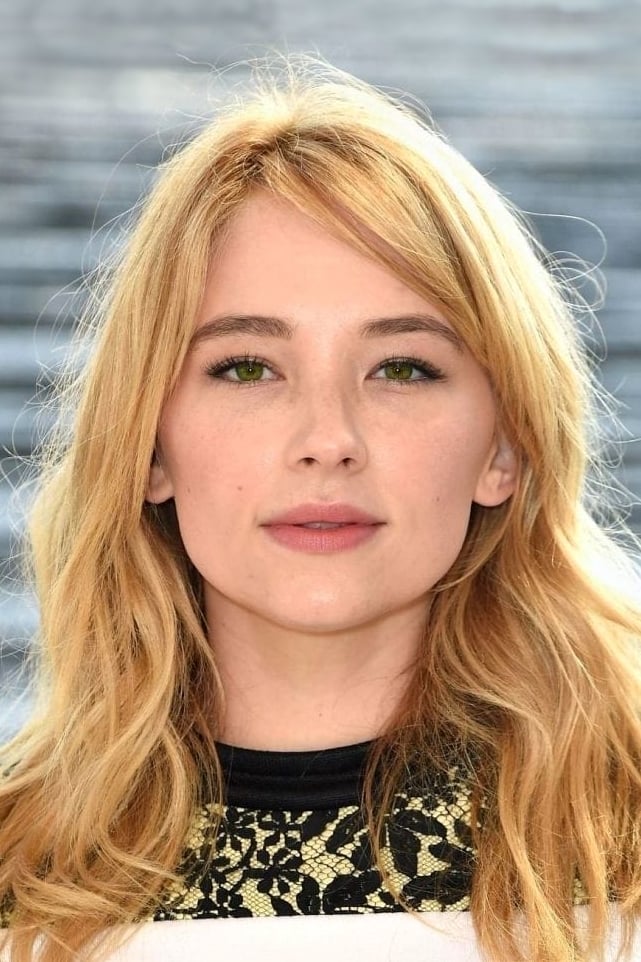 Haley Bennett - Charlotte Russell