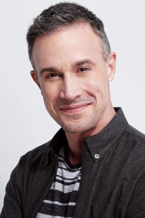 Freddie Prinze Jr. - Self