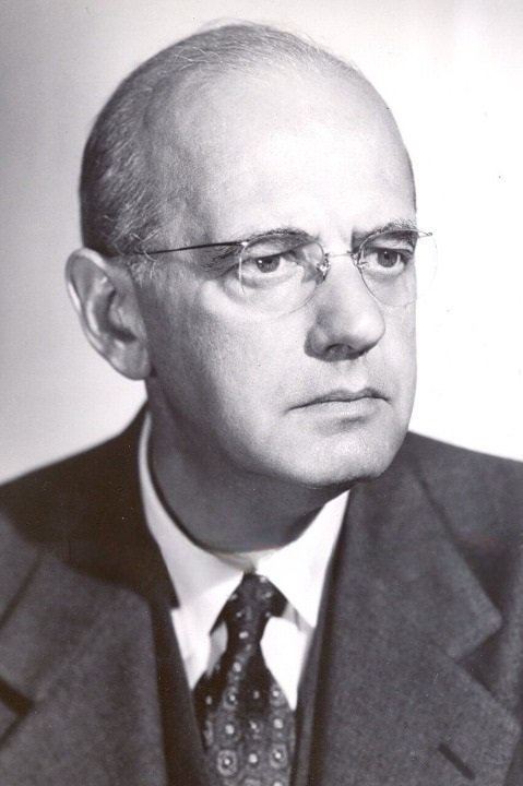 Charles Meredith - Judge Donahue (uncredited)