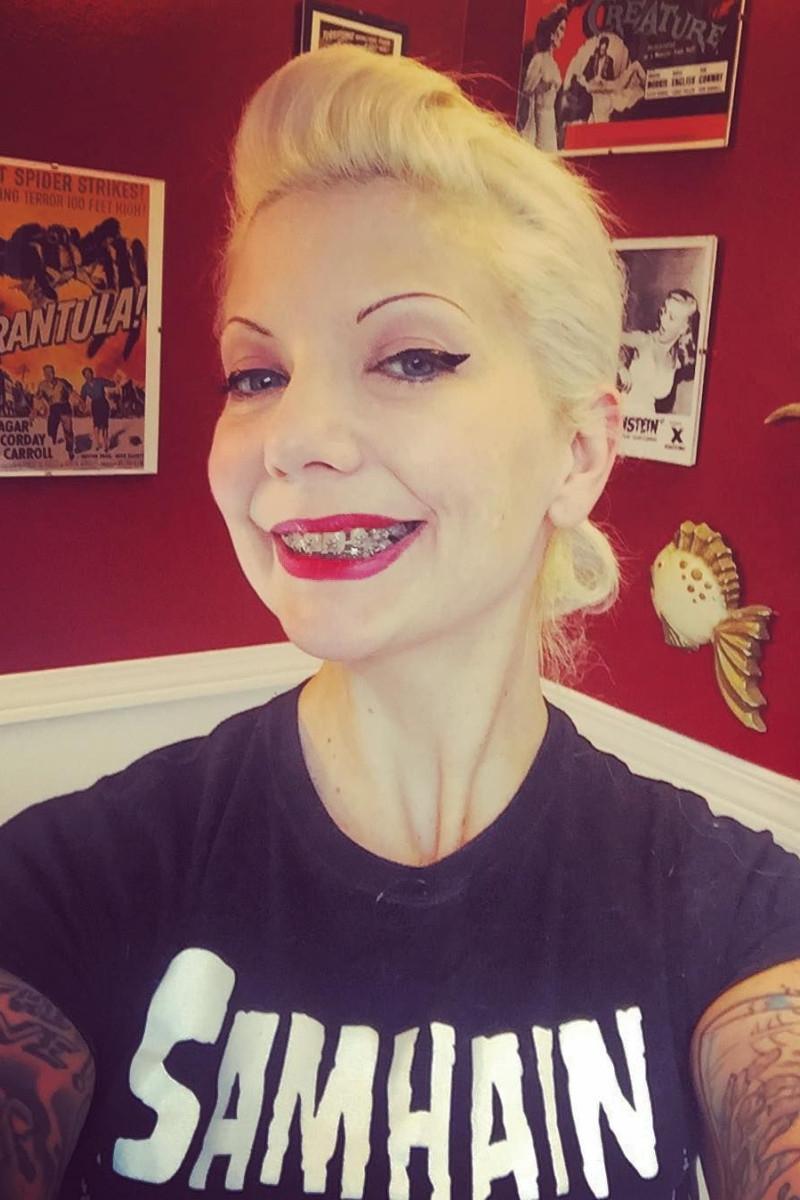 Thea Munster - Bookstore Fan