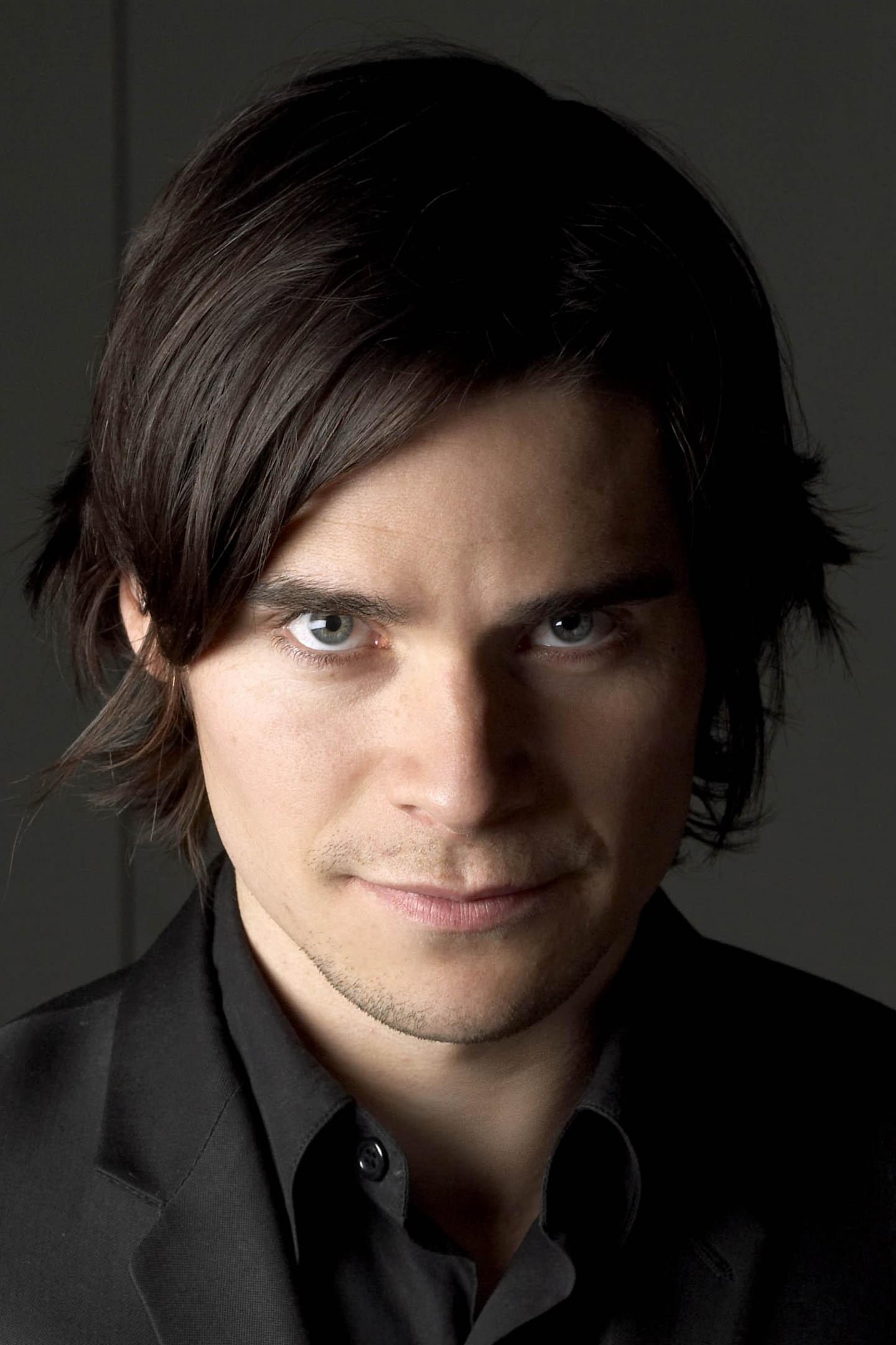 Hans Matheson - Lord Coward