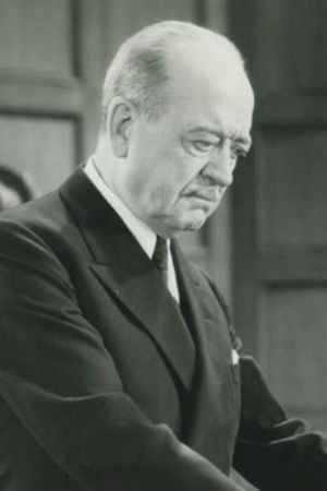 Walter Walker - Hugh (uncredited)