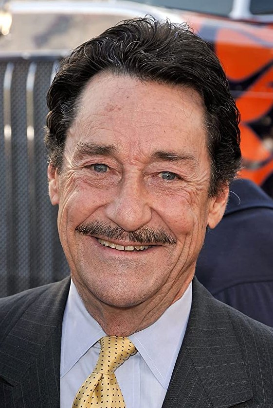 Peter Cullen - Predator (voice) (uncredited)