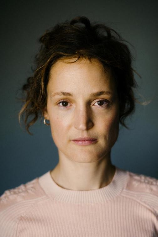 Vicky Krieps - Alma Elson