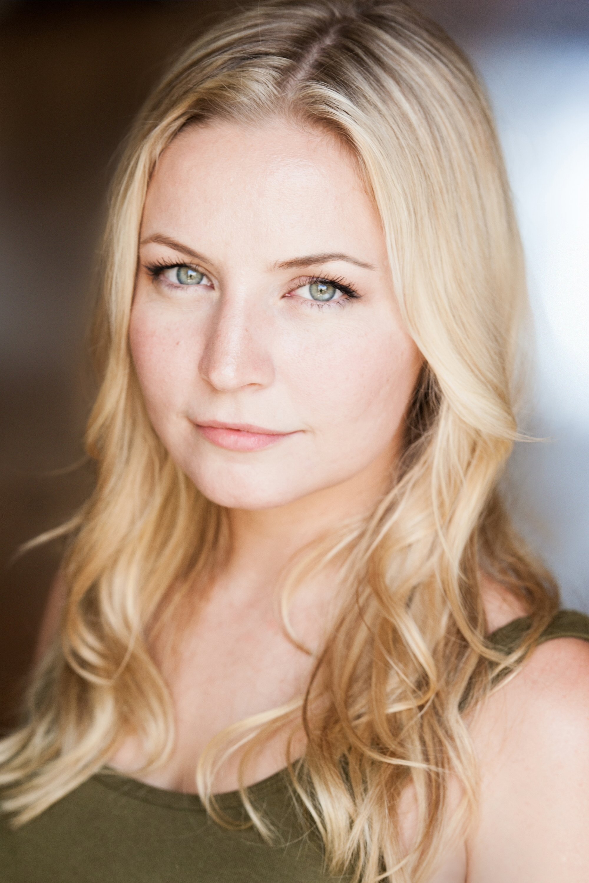 Lindsey Haun - Holly Lovell