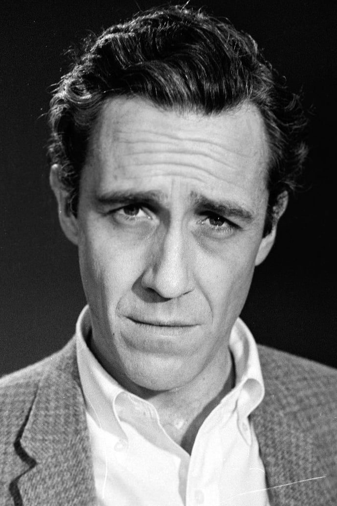 Jason Robards - Rear Admiral Anderson (uncredited)