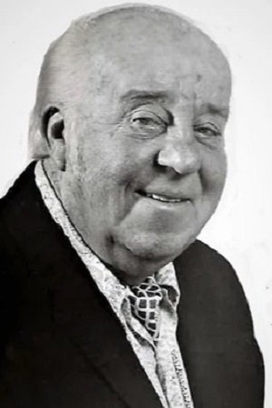 J. Pat O'Malley - Shorts Salesman (uncredited)