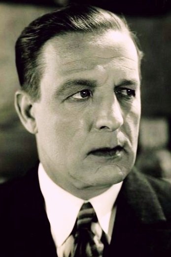 Lee Shumway - Bailiff (uncredited)