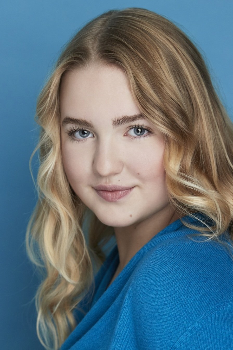 Ava Telek - Caitlin