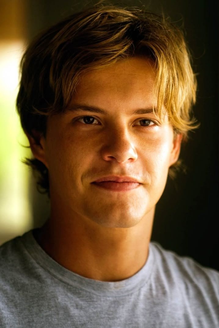 Xavier Samuel - Lieutenant Parker