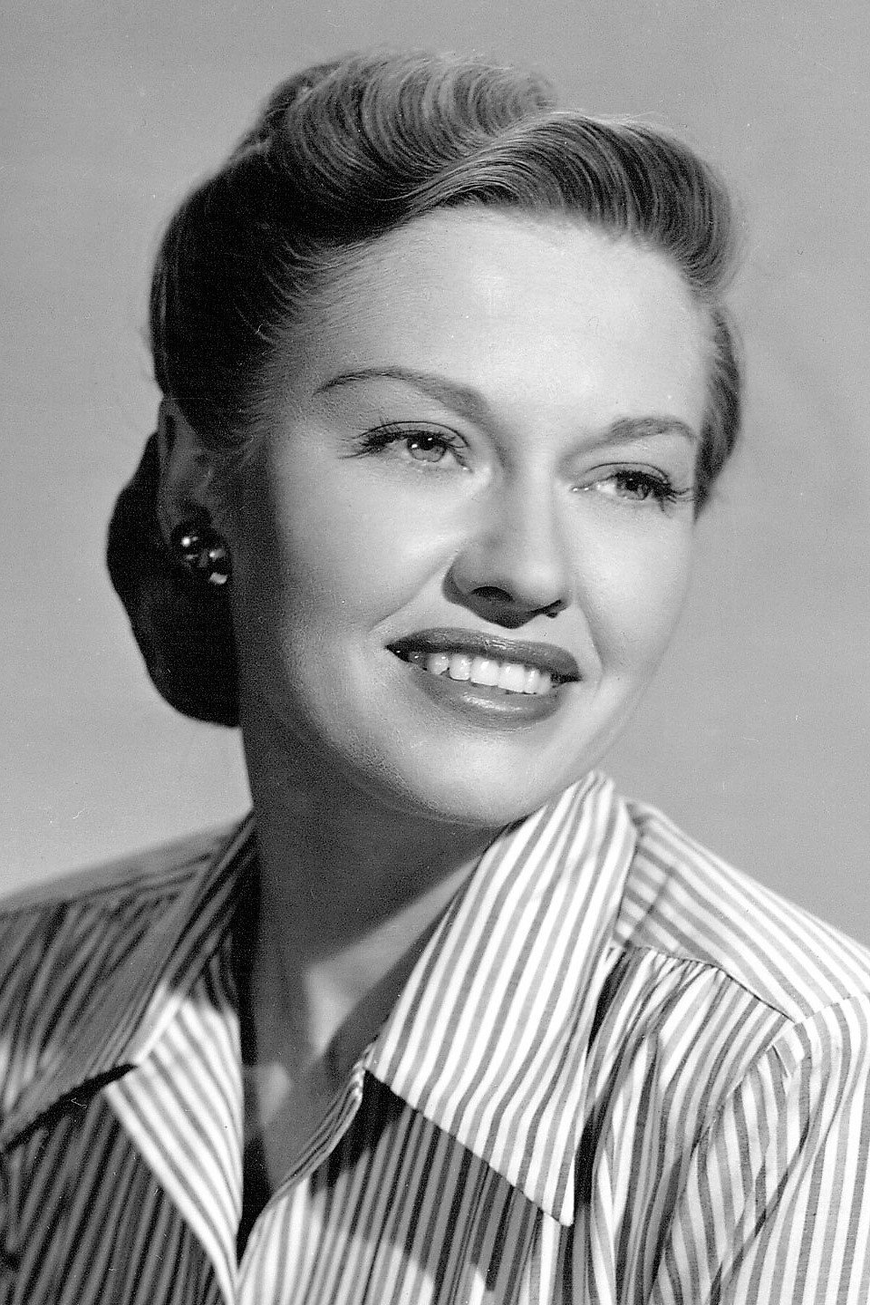 Virginia Christine - Mrs. Simpson (uncredited)