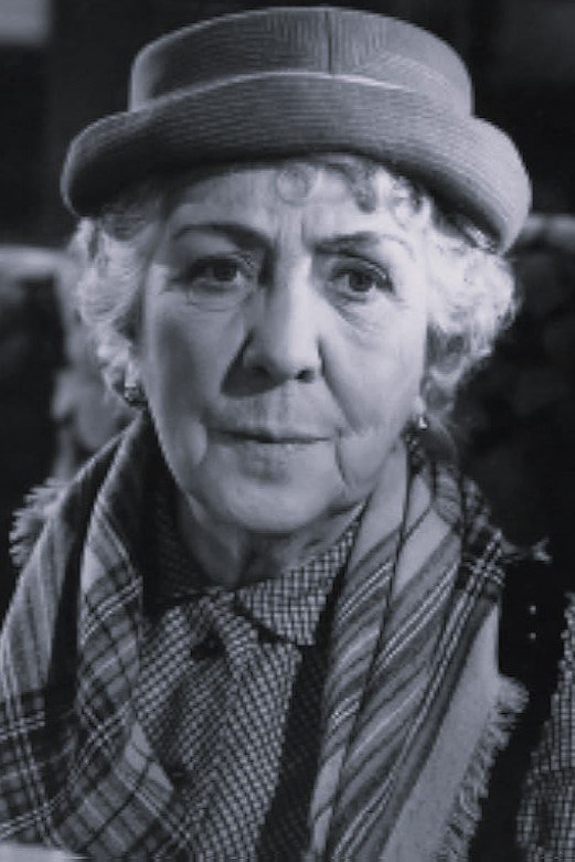Ilka Grüning - Mrs. Leuchtag - Carl's Immigrating Friend (uncredited)