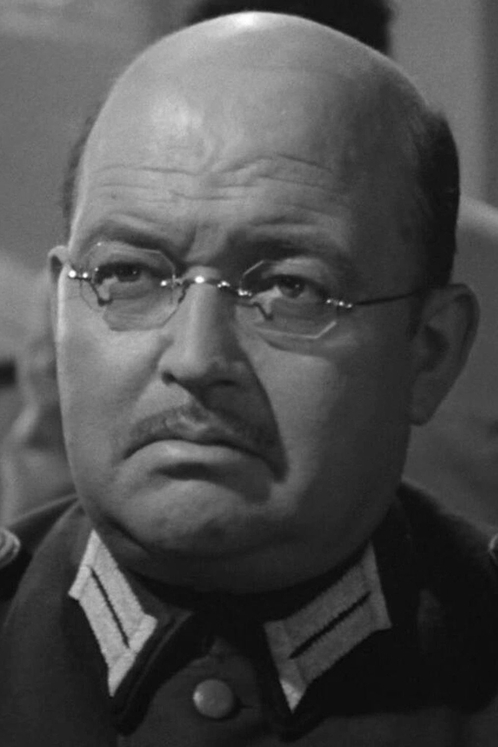 Richard Ryen - Col. Heinz - Strasser's Aide (uncredited)