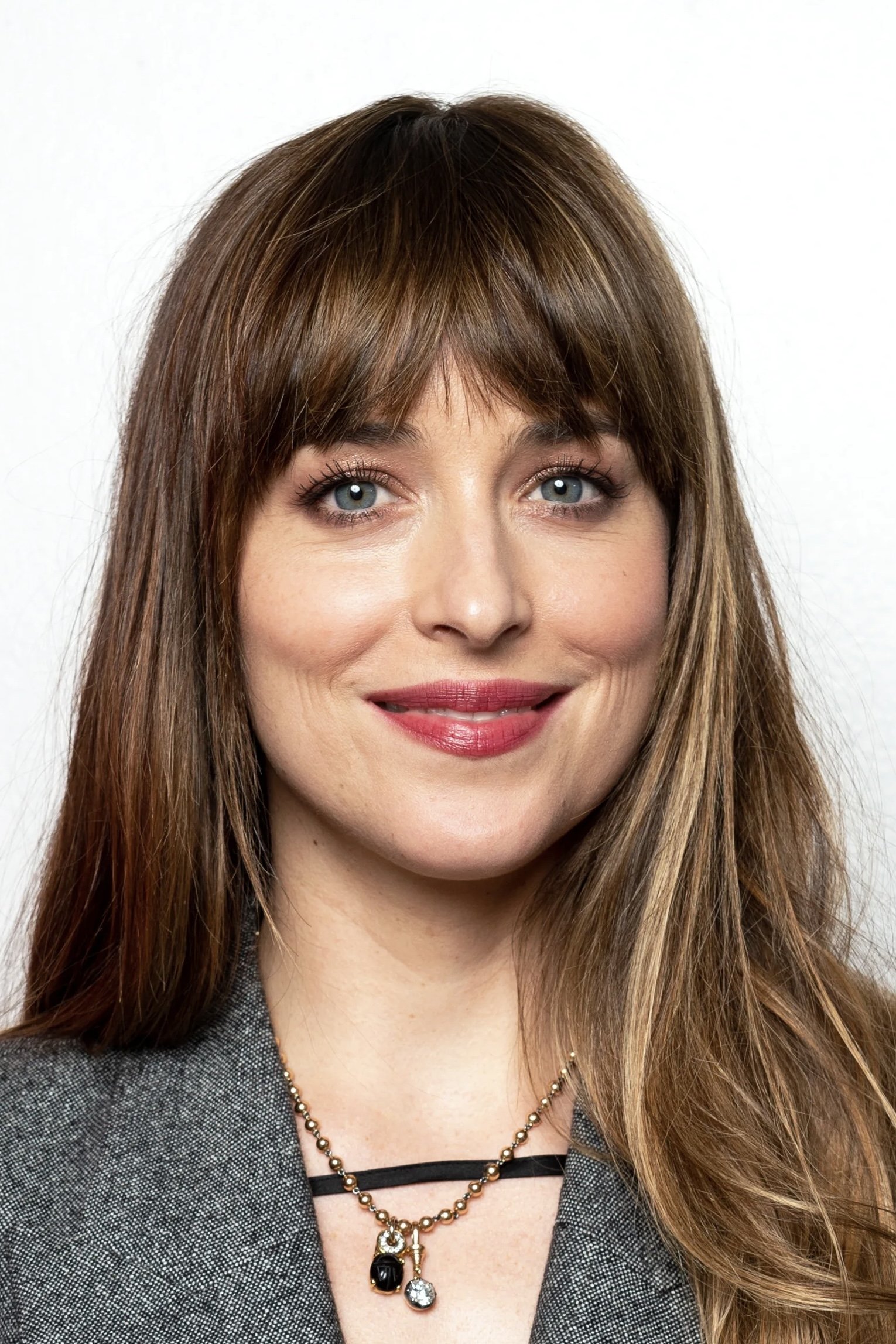 Dakota Johnson - Lucy
