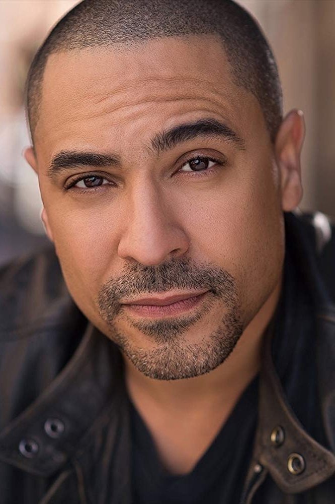 Rob Giumarra - Agent Lopez