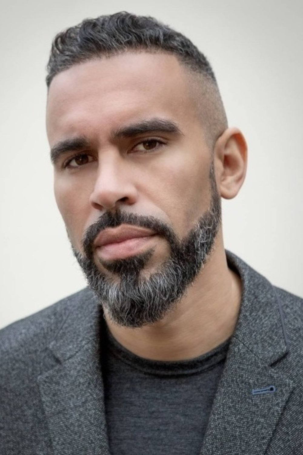 Joey Ansah - Jafar's Guard (uncredited)