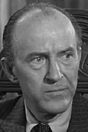 Alexander Lockwood - Judge Anson B. Flynn (uncredited)