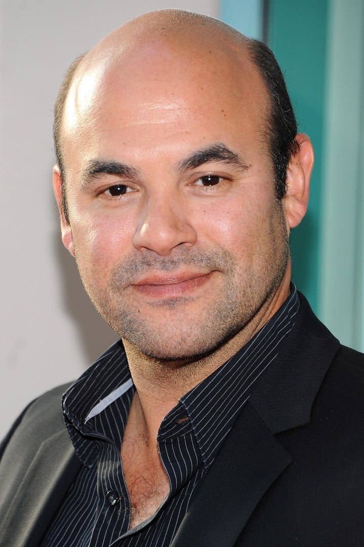 Ian Gomez - Agent Dan Bennet