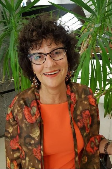 Eva Maria Giegl - Self - Paleogeneticist