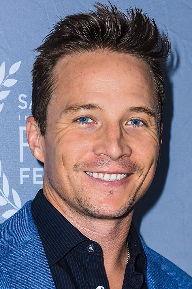 Travis Aaron Wade - Lieutenant Tom Allison